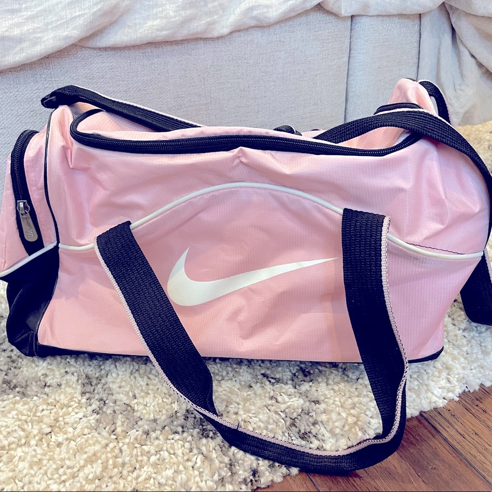 NIKE WEEKEND DUFFEL BAG